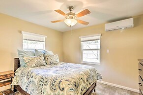 < 1 Mi to Lake Weir: Quiet Summerfield Getaway