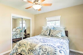 < 1 Mi to Lake Weir: Quiet Summerfield Getaway