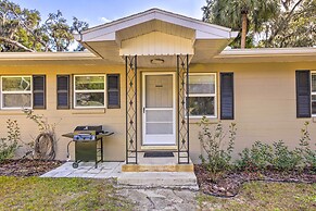 < 1 Mi to Lake Weir: Quiet Summerfield Getaway