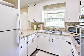 < 1 Mi to Lake Weir: Quiet Summerfield Getaway