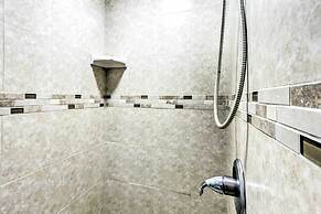 < 1 Mi to Lake Weir: Quiet Summerfield Getaway