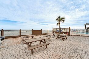 Beachfront Studio w/ Community Indoor Pool!