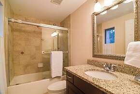 Sleek Largo Studio w/ Pond < 7 Mi to Beach!