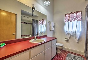 Spring Hill Home w/ Pool ~ 1 Mi to Weeki Wachee