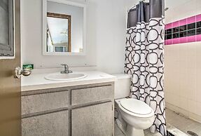 Spring Hill Home w/ Pool ~ 1 Mi to Weeki Wachee