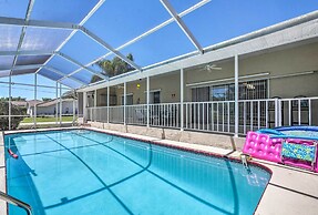 Spring Hill Home w/ Pool ~ 1 Mi to Weeki Wachee
