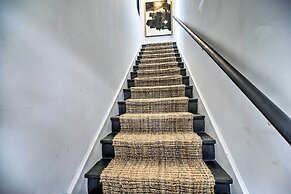 Chic Getaway in Desirable South Tampa District!