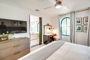 Chic Getaway in Desirable South Tampa District!