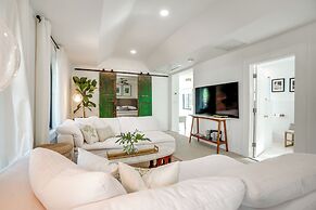 Chic Getaway in Desirable South Tampa District!