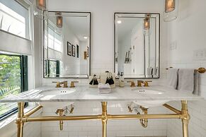 Chic Getaway in Desirable South Tampa District!