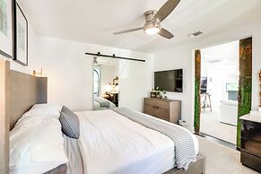 Chic Getaway in Desirable South Tampa District!