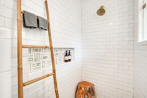 Chic Getaway in Desirable South Tampa District!