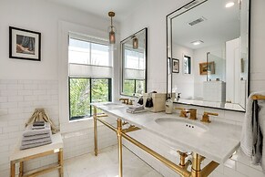 Chic Getaway in Desirable South Tampa District!