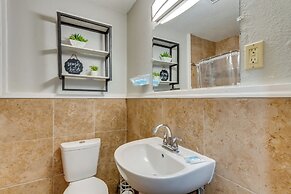 Sunny Fort Walton Beach Vacation Rental w/ Yard!