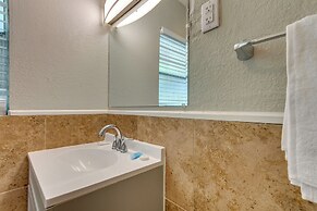 Sunny Fort Walton Beach Vacation Rental w/ Yard!