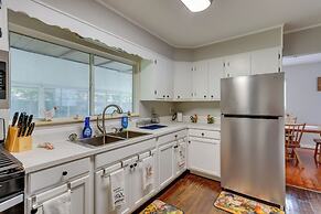 Sunny Fort Walton Beach Vacation Rental w/ Yard!