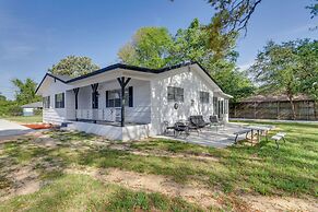 Sunny Fort Walton Beach Vacation Rental w/ Yard!