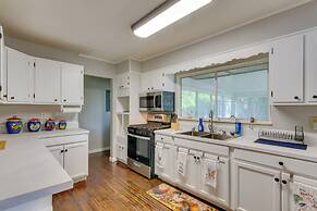 Sunny Fort Walton Beach Vacation Rental w/ Yard!