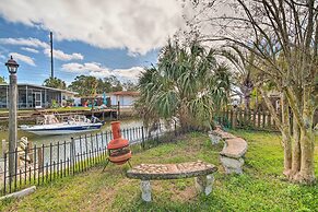 Sun-soaked Hudson Getaway w/ Canal Access!