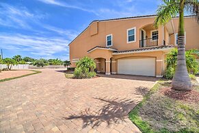 Upscale Florida Townhome - 1/2 Mi to Beach!