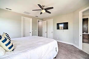 Upscale Florida Townhome - 1/2 Mi to Beach!