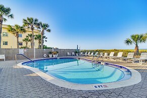 Waterfront Condo w/ Patio & Pool on Madeira Beach!