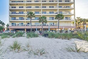 Waterfront Condo w/ Patio & Pool on Madeira Beach!
