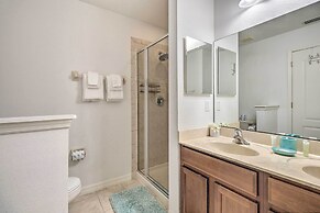 5 Mi to Disney World: Townhome w/ Balcony!