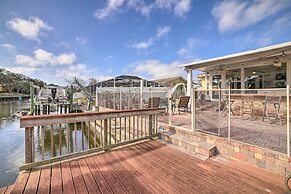 Waterfront Tampa Oasis w/ Outdoor Bar & Grill