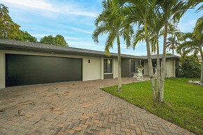 Tropical Naples Hideaway - 1 Mi to Beaches!