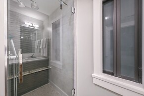 Tropical Naples Hideaway - 1 Mi to Beaches!