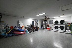 Tropical Naples Hideaway - 1 Mi to Beaches!