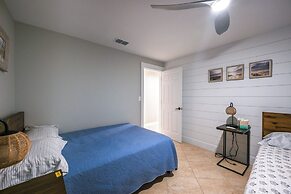 Tropical Naples Hideaway - 1 Mi to Beaches!