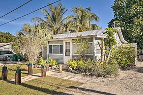 Tropical Port Charlotte Cottage - Walk to Bay!