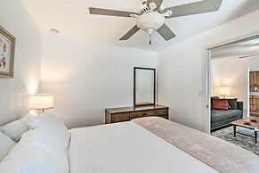 Tropical Port Charlotte Cottage - Walk to Bay!