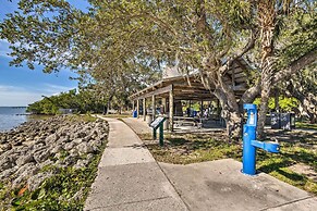 Tropical Port Charlotte Cottage - Walk to Bay!