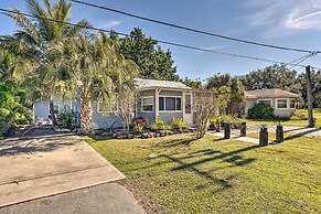 Tropical Port Charlotte Cottage - Walk to Bay!