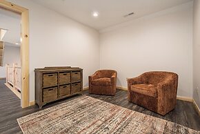Mountain Crest Lodge by Taylor Made Deep Creek