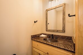 Mountain Crest Lodge by Taylor Made Deep Creek