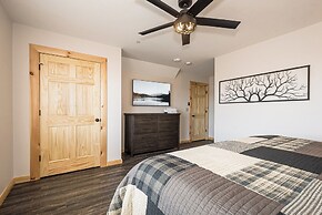 Mountain Crest Lodge by Taylor Made Deep Creek