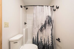 Mountain Crest Lodge by Taylor Made Deep Creek