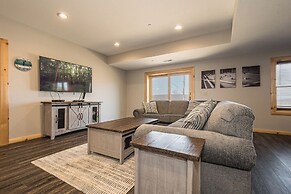 Mountain Crest Lodge by Taylor Made Deep Creek