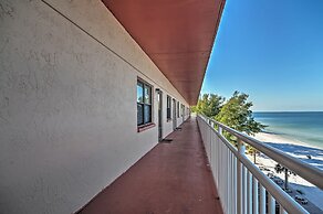 Beachfront St Petersburg Condo w/ Community Pool!