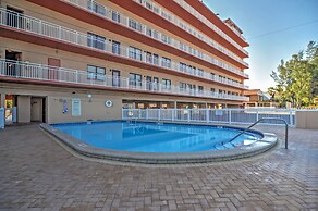 Beachfront St Petersburg Condo w/ Community Pool!