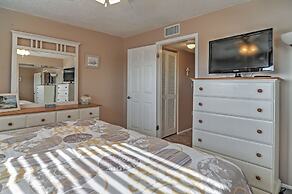 Beachfront St Petersburg Condo w/ Community Pool!