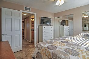 Beachfront St Petersburg Condo w/ Community Pool!