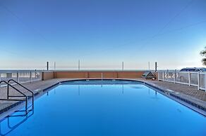 Beachfront St Petersburg Condo w/ Community Pool!