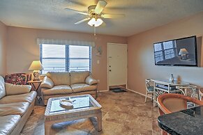 Beachfront St Petersburg Condo w/ Community Pool!