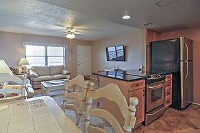 Beachfront St Petersburg Condo w/ Community Pool!