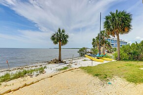 Walkable Beachfront Retreat on Cedar Key!